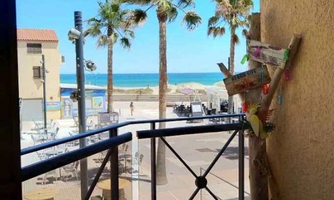 Sainte-Marie-Plage Apartment | Sea view apartment with direct access to the sea