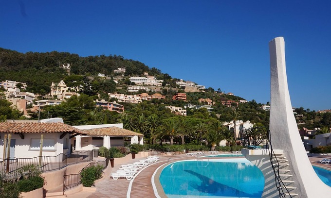 Theoule-Superieur Apartment | sea view Apartment Direct access private beach, swimming pools, sauna, hammam, tennis etc.