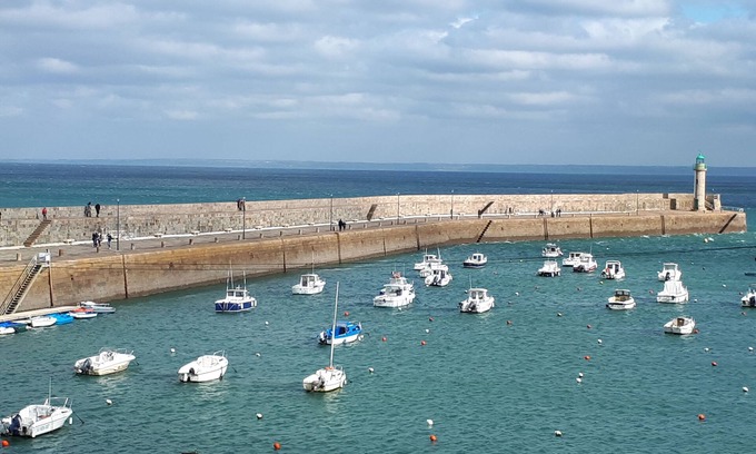 Binic Apartment | Sea view apartment 50 m from the beach.
