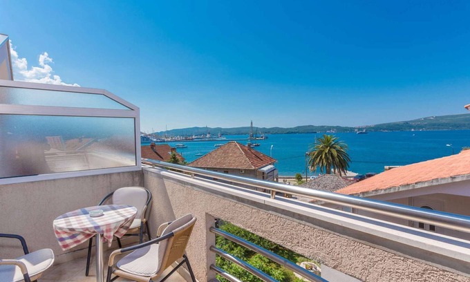 Tomicici Apartment | Sea-view apartment next to the beach