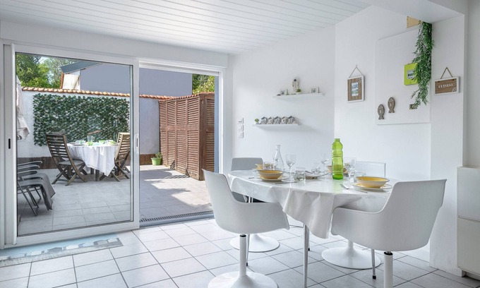 Le Cormier House | Sea view, beach 50m away, House for 4, terrace