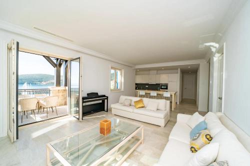 Radovici Apartment | Sea View Three Bedroom Apartment - Marina Village