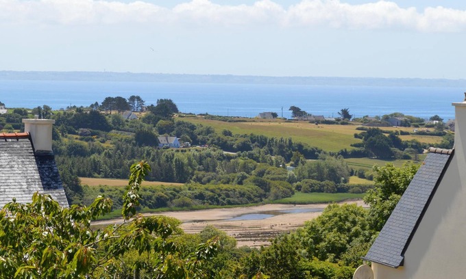 Crozon House | Sea view with terrace and garden for hiking, sailing, beach .