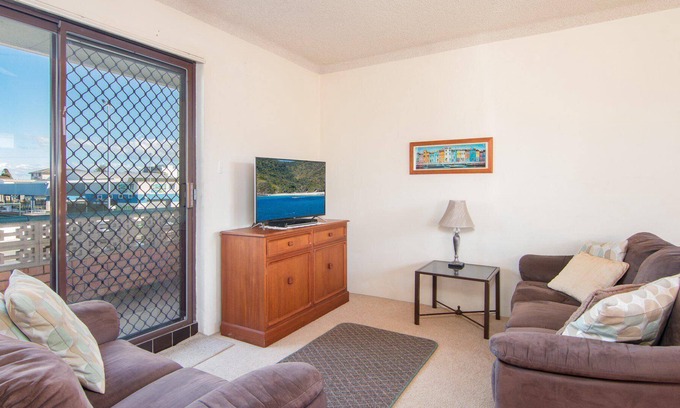 Tuncurry Apartment | Seabreeze 3 - Level stroll to the Rockpool, Cafes and Main Street Shops