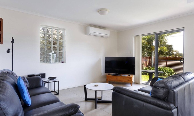Hawks Nest Apartment | Seachange Apartment 1