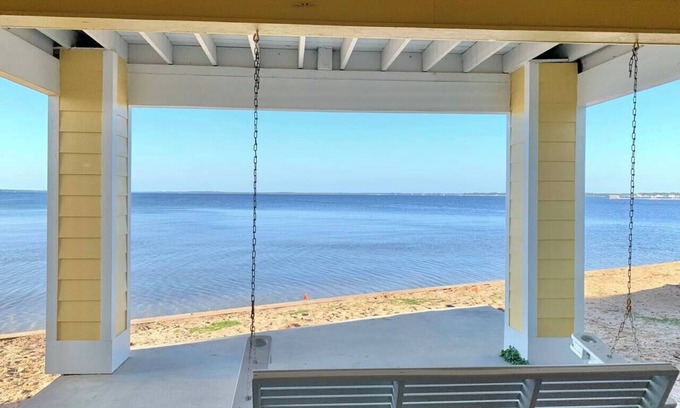 Innerarity Townhomes House | Seaclusion: Calming Waterfront Unit with 2 Kayaks!