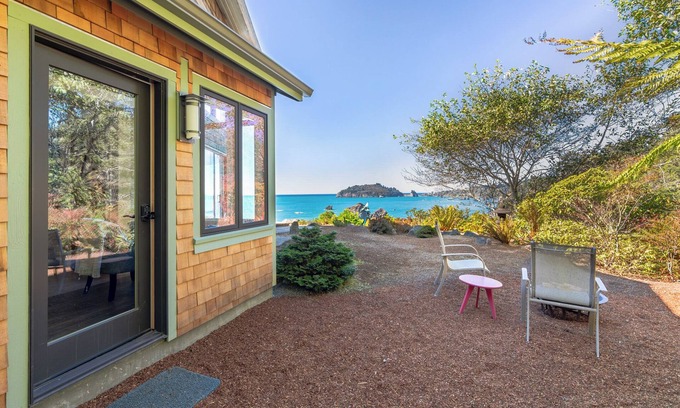 Westhaven-Moonstone Apartment | SeaDance- A Romantic Getaway Overlooking Beach