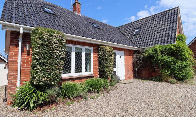 Dunwich Cottage | SEADRIFT, pet friendly, country holiday cottage in Westleton