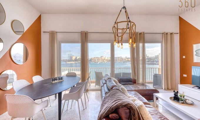 Il-Qajjenza Apartment | Seafront 2BR home with private balcony, AC & WIFI