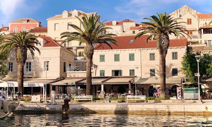 Cavtat Old Town Apartment | Seafront apartment in a historically designated stone house fully updated