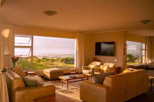 Hermanus House | Seafront Family Getaway, Vermont