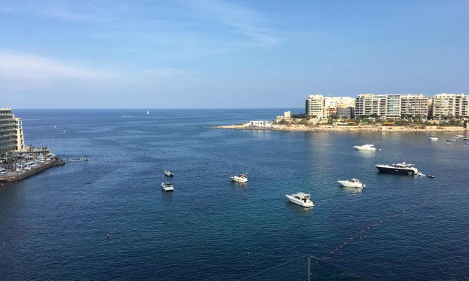St. Julian's Apartment | Seafront Penthouse Triplex- Roof Terrace & Hot Tub