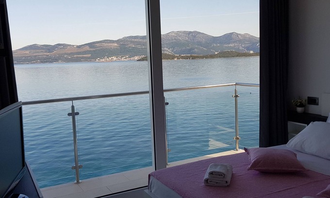 Janjina Villa | Seafront Villa in low populated area
