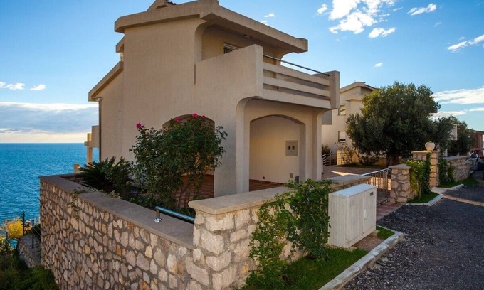 Bar Villa | Seafront villa with pool