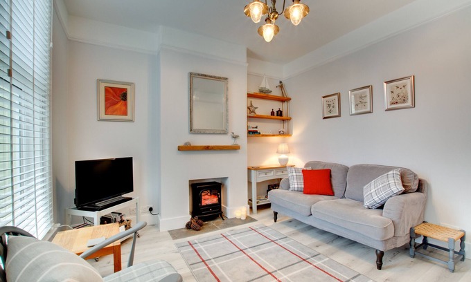 Hythe House | Seaglass Cottage - Two Bedroom House, Sleeps 4