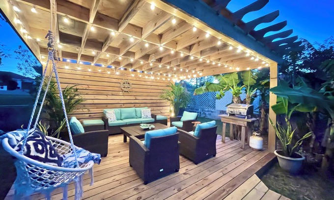 Spanish Wells Cottage | SEAGLASS ,near beach,free golf cart, dishwasher, sup, kayak, sleeps 10