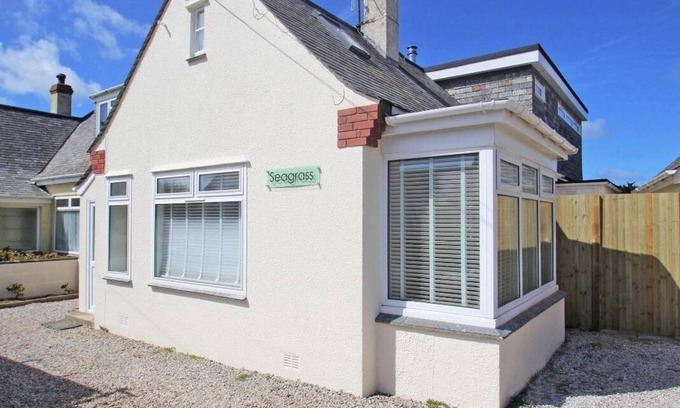 Crantock Cottage | SEAGRASS, pet friendly, country holiday cottage in Newquay