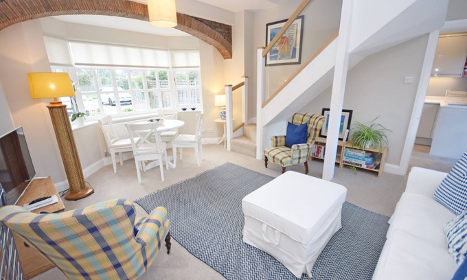 Aldwick Apartment | Seagull Cottage - A lovely 2 bedroom cottage that sleeps 4