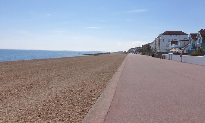 Hythe House | Seahorse House, Stunning large house next to beautiful beach & park,nr zoo.Hythe
