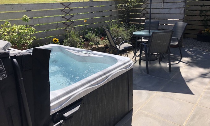 Leedstown House | Seahorse Lodge - a hidden countryside gem with Hot tub