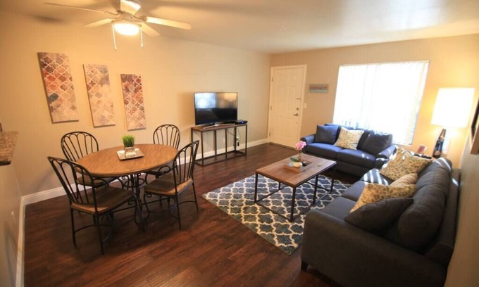 South Shores Condo | Sealion · 35% Off Fall Special - Cute 1 bed/summerlin