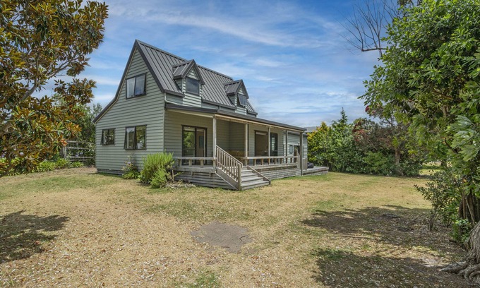 Matarangi House | Seas the Day - Matarangi Holiday Home