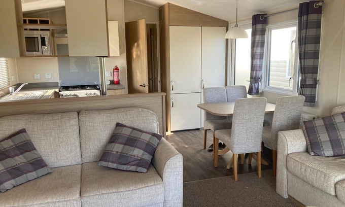Ingoldmells House | Seascape - 2 bed caravan next to Fantasy Island Ingoldmells, dog friendly