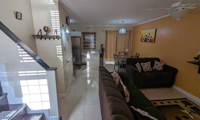 Harbour View House | Seascape Haven By The Harbour near Kingston Airport