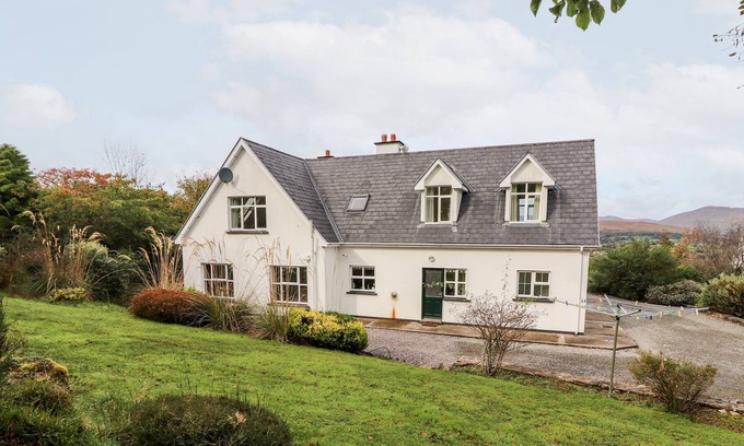 Kenmare Cottage | SEASCAPE LODGE, family friendly in Kenmare, County Kerry