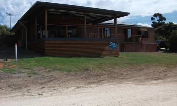 Kingscote House | SeaSee Holiday House - Amazing views
