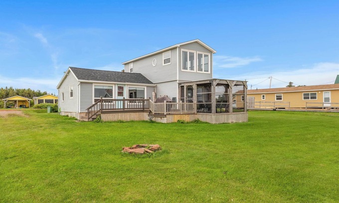 Maximeville Cottage | Seashell by the Seashore: Cozy 1BR Cottage Steps from Private Sandy Beach