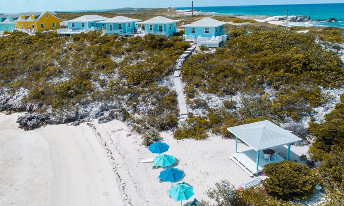 Black Point Cottage | Seashell Cottage with breathtaking views! Near Swimming Pigs.