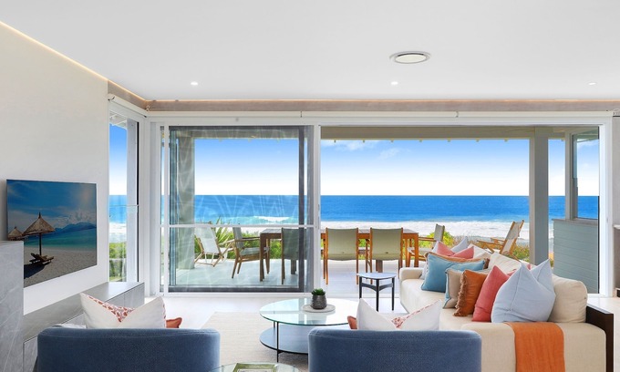 North Avoca House | SEASHORE: North Avoca Beachfront, Panoramic ocean views, WiFi, Ultra modern.
