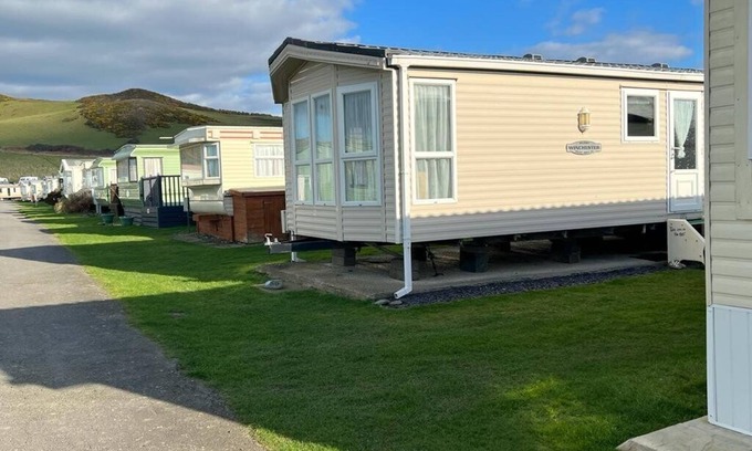Llanrhystud House | Seaside Bliss for the Family: Spacious Caravan by the Sea, Sleeps 4, Perfect for Kids