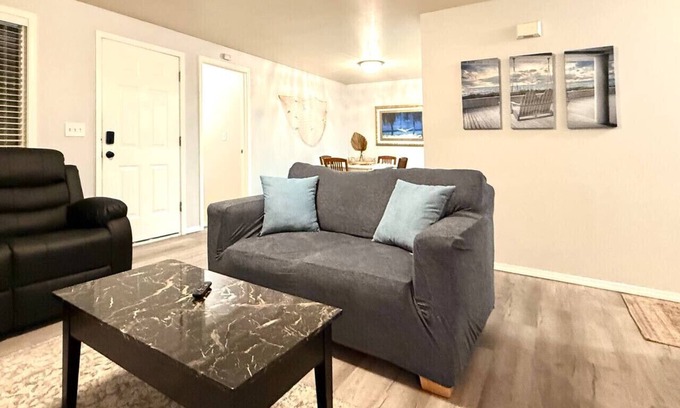 Meridian House | Seaside Escape downtown Meridian