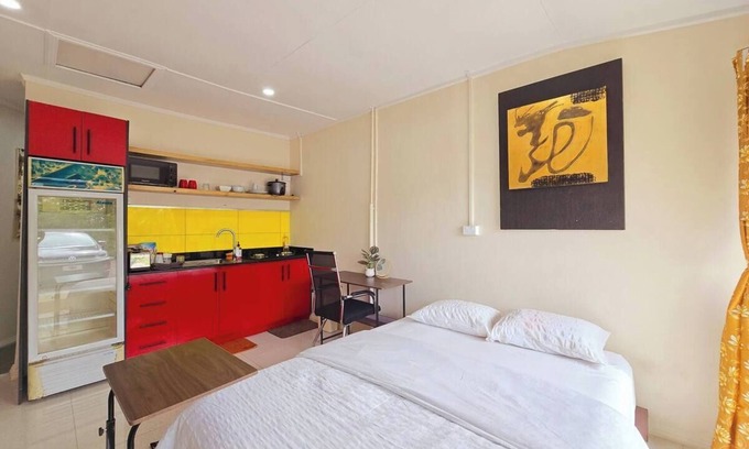 Suva Apartment | Seaside Exotic Studio: Walk to the seawall and Suva City: Free Wifi & Parking