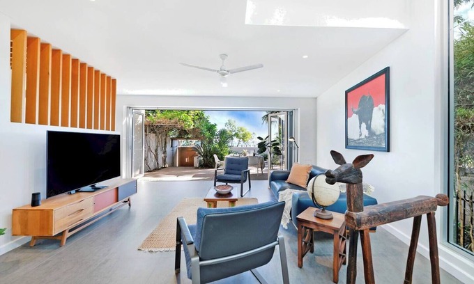 Fannie Bay House | Seaside Garden Luxe Living at Sunset Beach