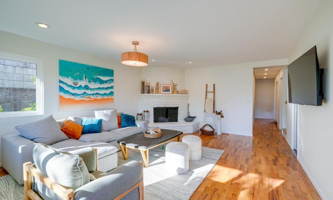 Mescal Corridor NW House | Seaside Home with Hot Tub and Patio Close to Beaches!