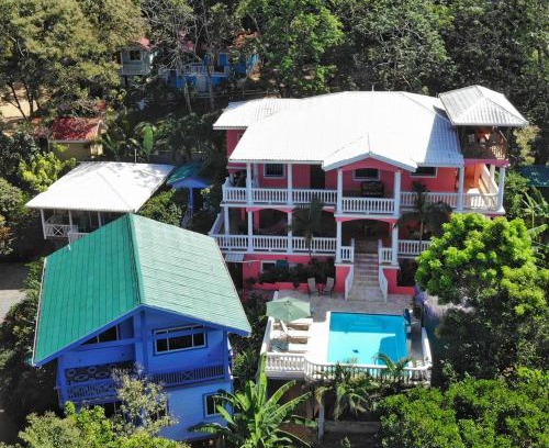 Antoneys Cay Bed & Breakfast | Seaside Inn Roatan