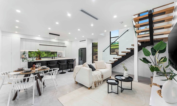 Noraville House | Seaside Manor - Walking distance to Beach