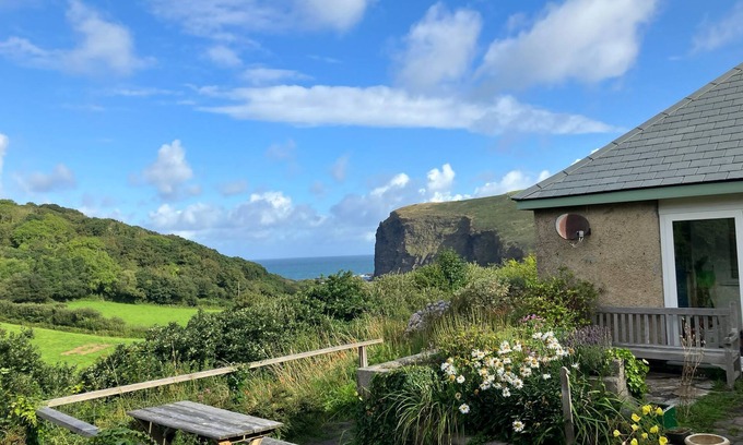 Crackington Haven House | Seaside Retreat, bungalow with sea views, 5 min walk sandy, surfing beach.