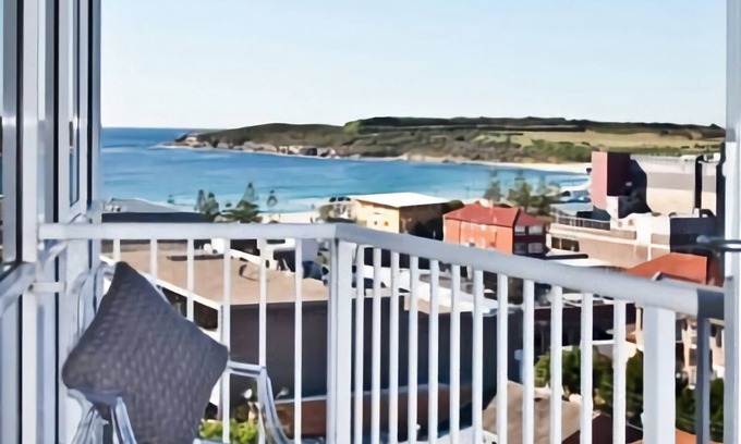 Maroubra Apartment | Seaside Serenity Stunning Beach Views in Maroubra