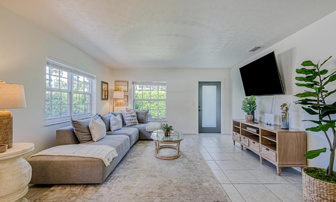 Juno Beach House | Seaside Splendor