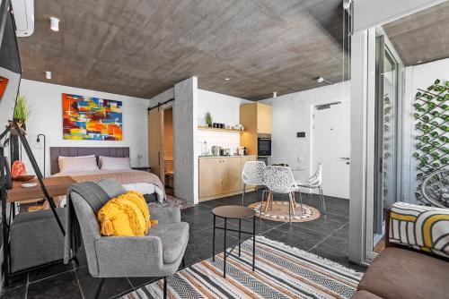 Sea Point Apartment | Seaside Studio Perfect Location