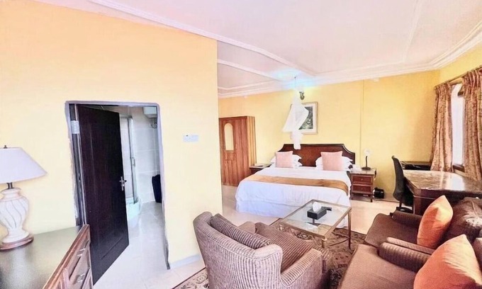 Freetown Hotel | Seaside Suites and Hotel Room #118