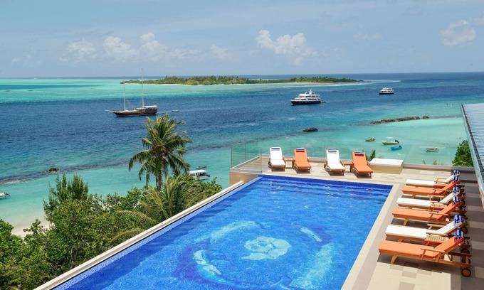 Thulusdhoo Island Hotel | Season Paradise