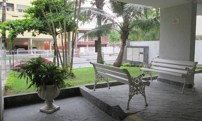 Vila Julia Apartment | SEASONAL APT. GUARUJA ENSEADA - 1 BEDROOM/GARDEN-WI FI