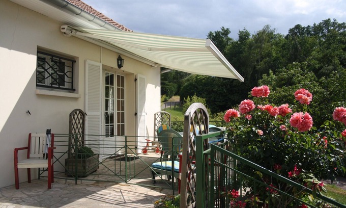 Bazemont Apartment | Seasonal cottage in a village .The quiet green countryside.