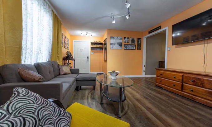 Hinton House | Seasons Suite 3BR in Hinton, AB