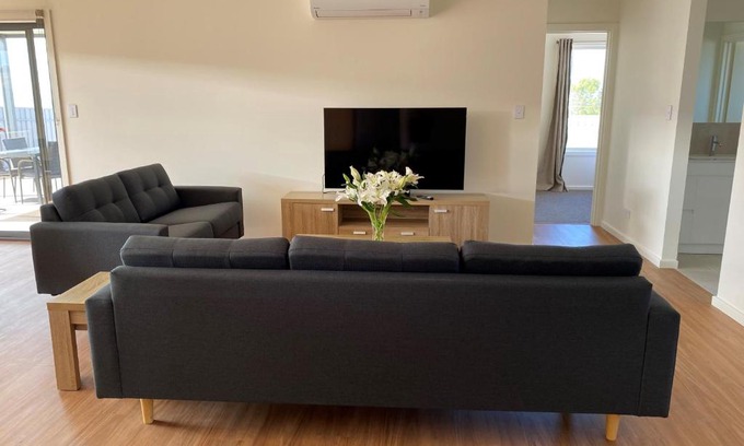Kingscote House | Seaview on Terry Court